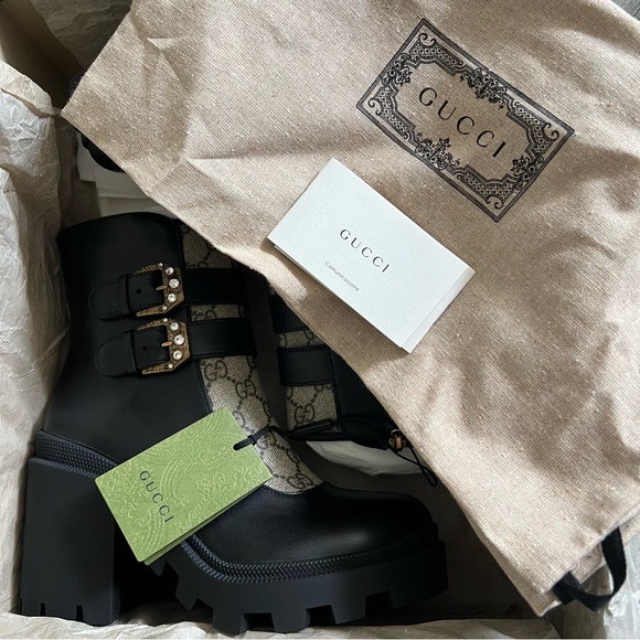 Gucci GG supreme leather block heel lug sole ankle boots with crystal buckles - Picture 7 of 9
